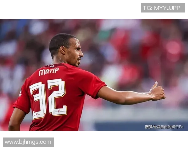 足球巨星感人告别瞬间跪地致敬球迷的动人时刻回顾