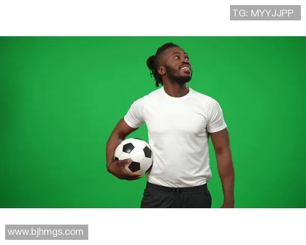 足球明星双手交叉手势背后的深意与魅力解析