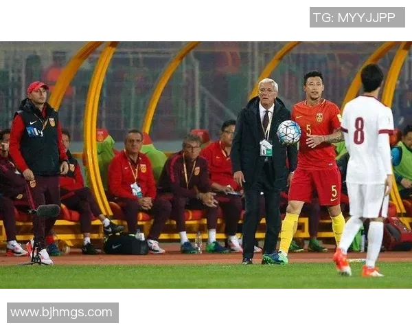 足球明星发纸巾挑战引发热潮球迷们纷纷参与展现创意与幽默