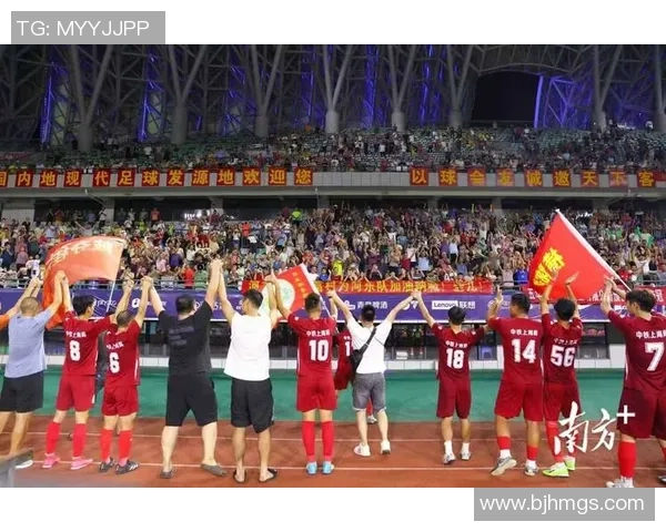 足球明星回馈故乡慷慨捐款助力家乡发展与青少年足球事业