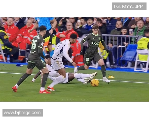 足球明星因脚踝扭伤缺席比赛的最新动态与伤情分析图片分享