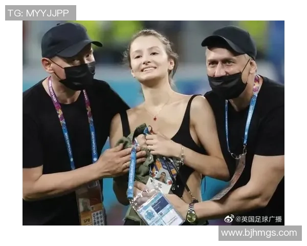 足球明星女款背心时尚搭配与图片大全分享让你成为球场焦点