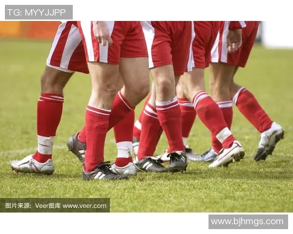 足球明星的小腿肌如何塑造出强大的运动能力与优雅的球场风采
