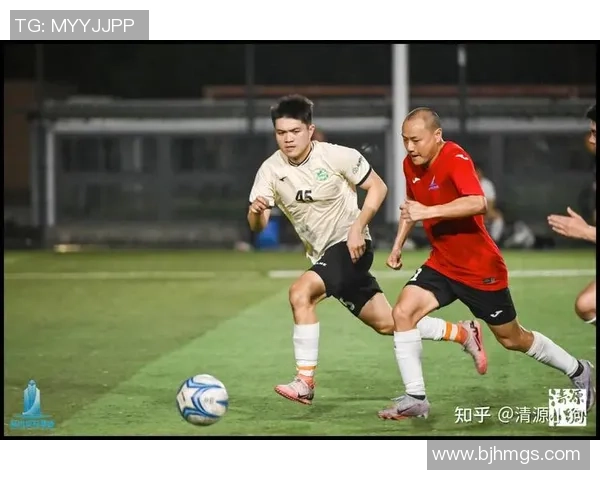 足球明星穿短裤的时尚瞬间大集合，尽显运动魅力与个性风采