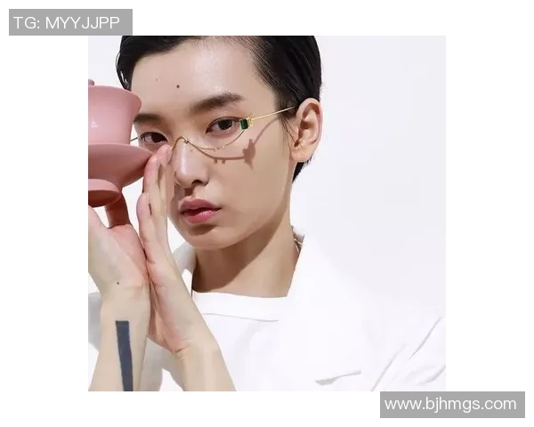 足球明星眼镜框的时尚魅力与运动风格完美结合引领潮流新趋势
