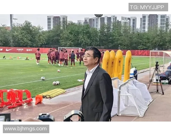 足球明星突发健康危机令人震惊球迷们纷纷表达关心与祝福